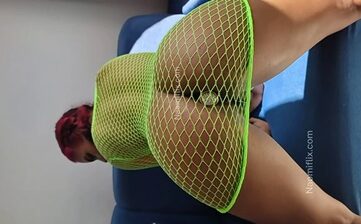 Youtuber Naomi Cooper videos sem calcinha e plug anal no cu