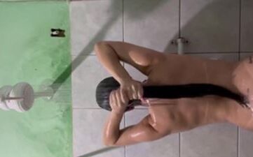 Videos Frentista Nordestina pelada tomando banho