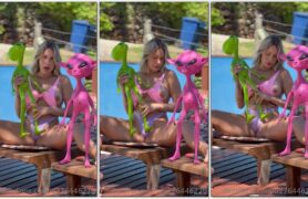 Tuani Basotti mostrando sua piscina junto com um boneco de de ET
