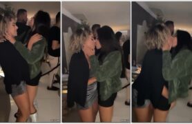 Karlyane Menezes foi flagrada beijando uma amiga sensual em uma festinha exclusiva